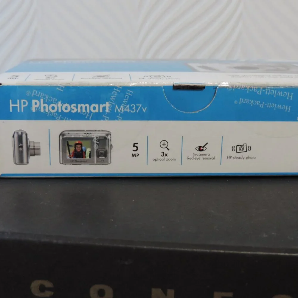 HP Photosmart M437v Digital Camera 5mp 3x Optical Zoom orig box CD & manual incl
